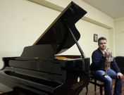 L�pez comenz� a recibir clases particulares de trompeta a los 9 a�os. 