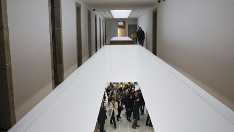 El interior destaca por sus espacio modulares y la entrada de luz