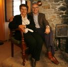 Manuel Pose, en una foto entra�able con su madre. 