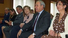 El alcalde y la concejala de Facenda Gloria Prada (a la derecha), en el pleno de investidura