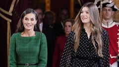 La reina Letizia y la infanta Sofa, en el besamanos posterior al desfile del Da de la Hispanidad