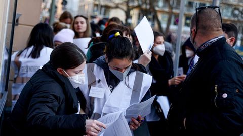 Refugiados ucranianos completan los tr�mites para recibir la vacuna contra el covid en Berl�n