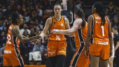 Momento de la reaparicin de Raquel Carrera en la Fonteta