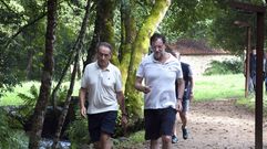 Rajoy, durante un paseo por Ribadumia. 