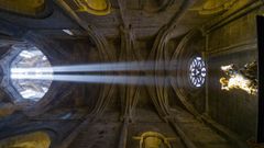 Catedral de Ourense. Juego de luz que entra por el cimborrio y por el rosetn.