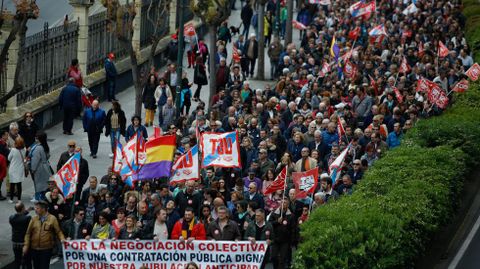 Marcha principal de este Primero de Mayo. Los sindicatos UGT y CC. OO. recorrieron juntos las calles de A Coruña