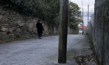 Tres postes de telefon�a constituyen un peligro para la circulaci�n. 