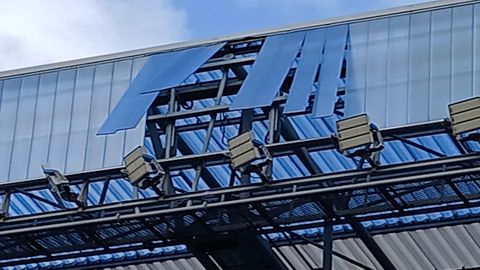 El viento provoca desprendimientos en Riazor