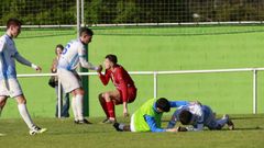 Jugadores del Boiro lament�ndose de la oportunidad perdida de acceder al �playoff� tras el empate de la semana pasada ante el Somozas.
