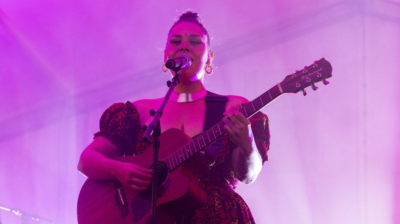 Sheila Patricia, en Galeras, y la Banda, con Zubiri