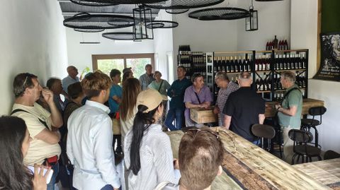 Zona de recepci�n de la bodega situada en la parroquia de Bolmente