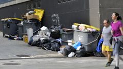 La basura se vuelve a acumular en las calles de A Corua