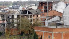 En Chantada, en la parte de atr�s de la plaza de Santa Ana, hay edificios sin terminar