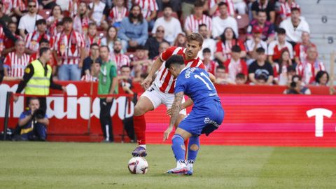 Derbi asturiano entre el Real Sporting de Gijon y el Real Oviedo en El Molin�n