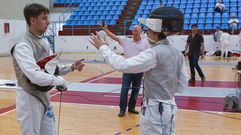 Sergio Carballeira (a la izquierda) contribuy� al bronce del Tres Armas en la clasificaci�n por equipos de florete