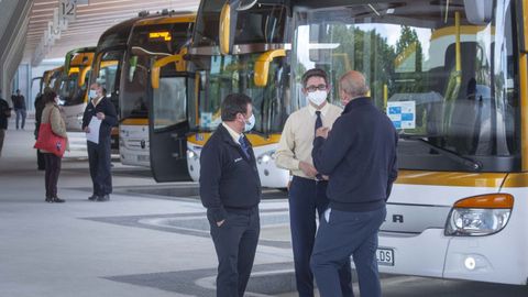 Los propios conductores son muchas veces los encargados de dar las explicaciones a los pasajeros que se quedan en tierra y de comerse ms de un enfado por su parte.