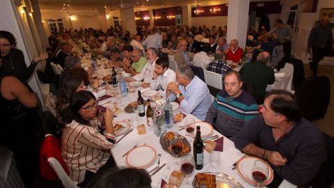 CENA JUBILACION DE ANTONIO TUBIO PI?EIRO JEFE DE LA POLICIA LOCAL DE RIANXO, MANEIRO, DESPUES DE 37 A?OS AL FRENTE EN EL PUESTO DE RIANXO