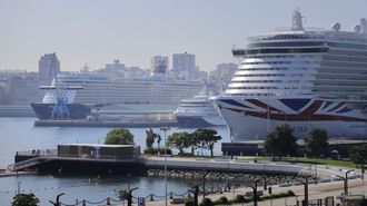El Mein Schiff 3, el Hanseatic Spirit y el Iona, atracados en el puerto de A Coru�a