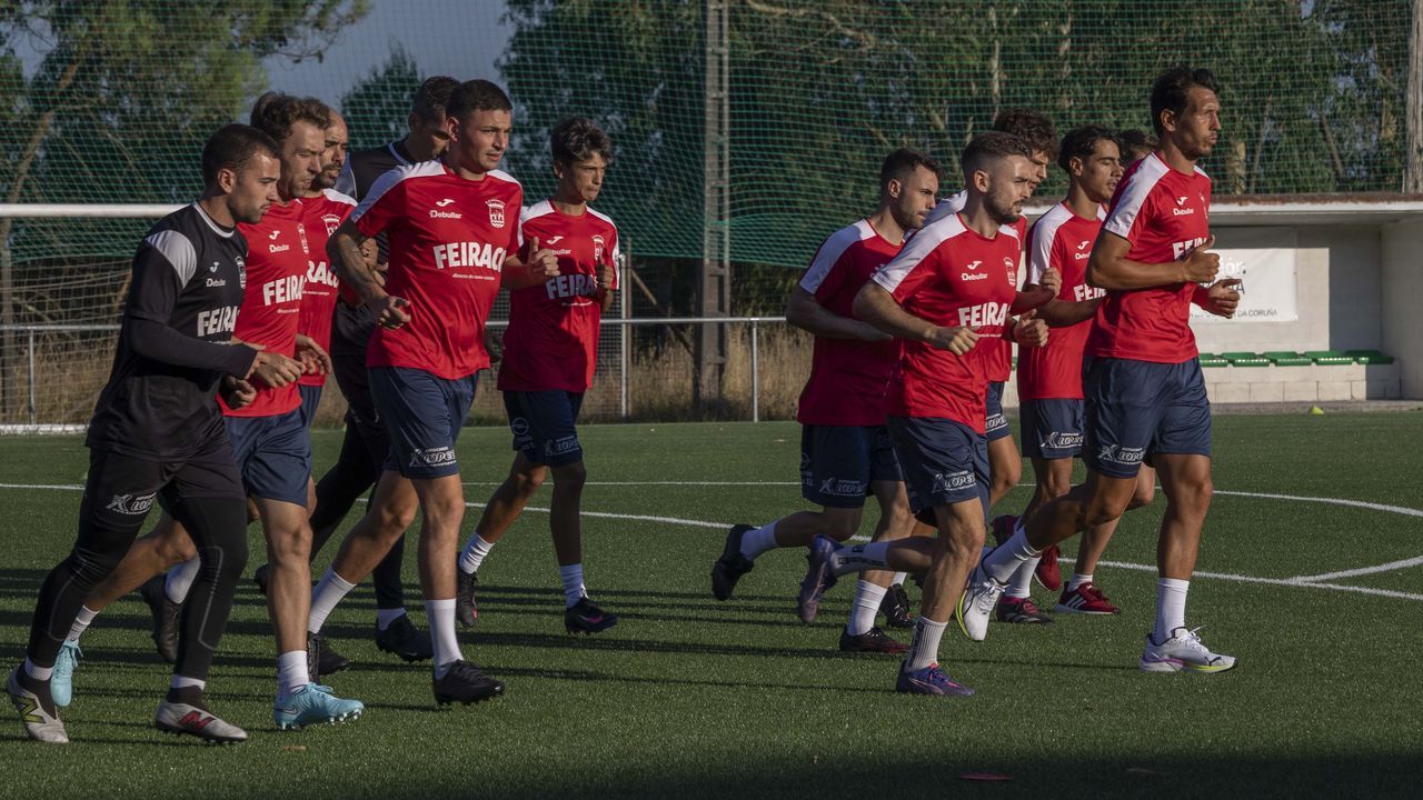 El Negreira avanza en la Supercopa con un portero jugando como delantero