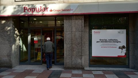 Antigua oficina del Banco Popular en la calle Ur�a de Oviedo