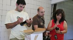 Recogida de muestras para la cata, en una imagen de archivo