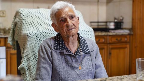 Mar�a se qued� viuda hace veinte a�os y desde entonces vive sola en Toxal