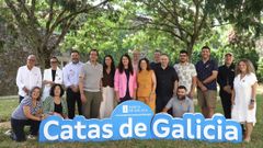 Integrantes del panel de cata que elige a los mejores vinos de Galicia