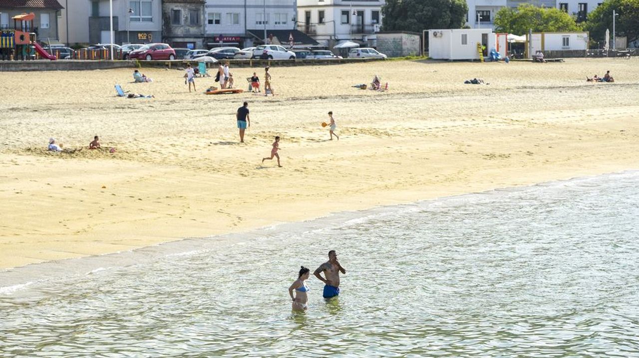 Un análisis sanitario favorable permite reabrir al baño la playa de A Banda do Río de Bueu