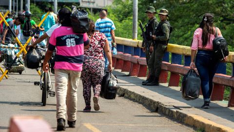 Cientos de venezolanos cruzan a diario la frontera con Colombia en busca de comida y medicinas o con la intenci�n de emigrar para lograr recursos para enviar a los que se quedan en el pa�s