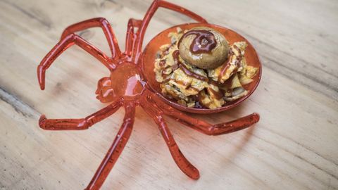 La Revoltosa (Cruz Blanca, 5). Tapa: Revuelto de sesos. 