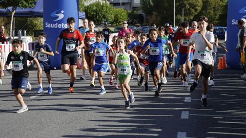 Una jornada de atletismo en A Valenz.Decenas de corredores participaron en la cita popular en el municipio de Barbads