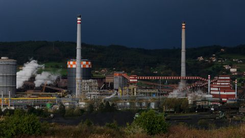 Vista de la fbrica de acero de ArcelorMittal en Gijn