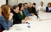 El comit� de empresa muestra su apoyo sin fisuras a su compa�era Adela Migu�ns. 