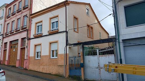 E casa e o taller de Jes�s Regal est�n no barrio da Santa Mari�a