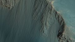 Pendientes empinadas de Hebes Chasma