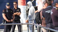 Gran despliegue policial en el puerto de Vigo con la llegada del velero Seute Deern