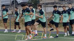 El renovado plantel ourensano realiz ayer sus primeros ejercicios del curso