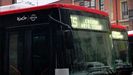 Logo y rotulaci�n con el top�nimo oficial Xix�n en los nuevos autobuses de Emtusa