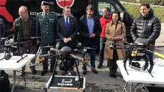 La consejera de Desarrollo Rural y Recursos Naturales, Mar�a Jes�s �lvarez, y el alcalde de Navia, Ignacio Garc�a Palacios, en la presentaci�n de los drones que ayudar�n a luchar contra el furtivismo