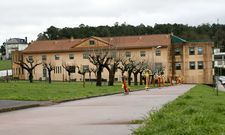 La zona verde de la residencia cruceña contará con multijuegos gigante infantil tras la actuación. 