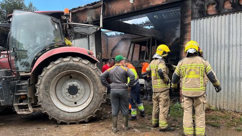 Al lugar de los hechos se transladaron los bomberos del parque comarcal de Villalba