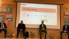 Francisco Caama�o, exministro de Justicia con el PSOE (segundo por la izquierda) particip� este lunes en una mesa redonda sobre ciberseguridad en el marco de la Mobile Week.