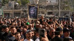 Libaneses pasean en procesi�n con motivo de la Ashura, una festividad chi�.