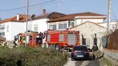 Fotograf�a de una intervenci�n de los bomberos en un incendio de una casa en Sober en febrero del a�o pasado