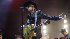 El cantante y compositor Mikel Erentxun, líder del grupo Duncan Dhu, durante el concierto que ofreció recientemente en las Noches del Botánico, en Madrid, celebrando el 40.º aniversario de la banda donostiarra
