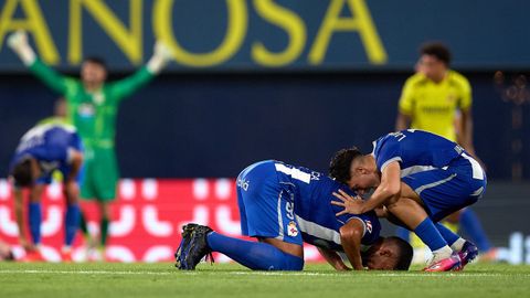 Zaka se tira al suelo para celebrar el gol que supon�a el 2-2