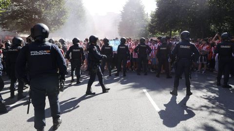 La Polic�a antes de un partido del Sporting
