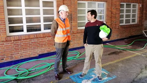 Visita de Ignacio Fernndez del Pramo junto a tcnicos municipales y de EDP a la fbrica de gas