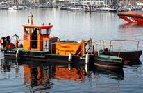 El Pelican retira cada d�a de las d�rsenas una media de 800 kilos de s�lidos y carburantes. 