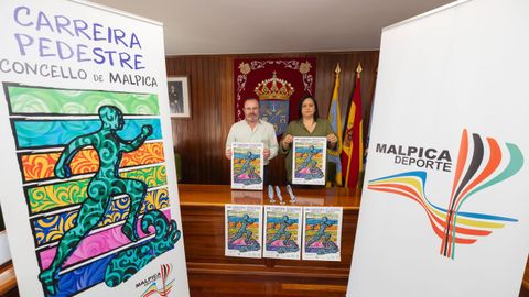 El alcalde de Malpica, Eduardo Parga, y la concejala Noelia Freijeiro